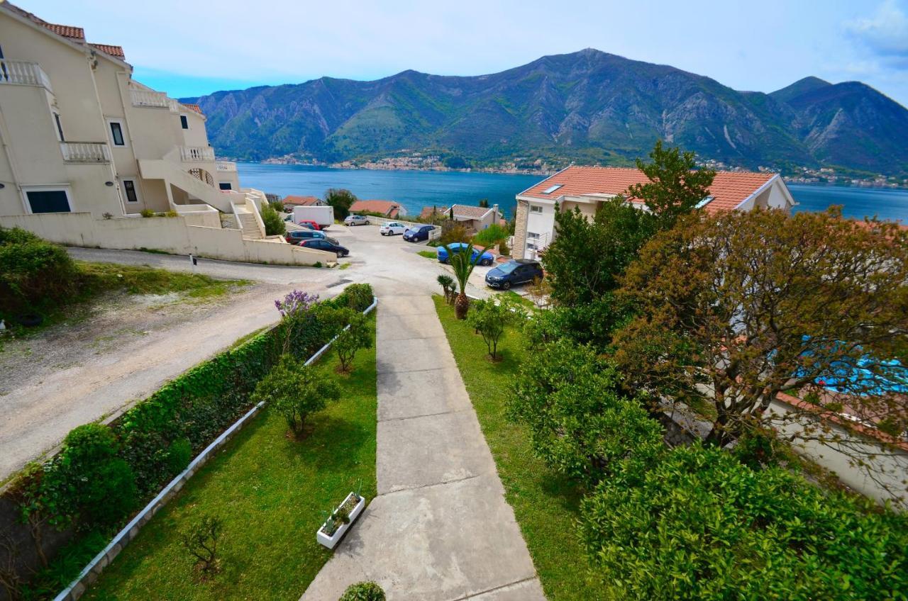 Apartments Blue Lagoon Kotor Exteriör bild