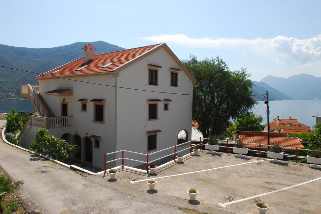 Apartments Blue Lagoon Kotor Exteriör bild