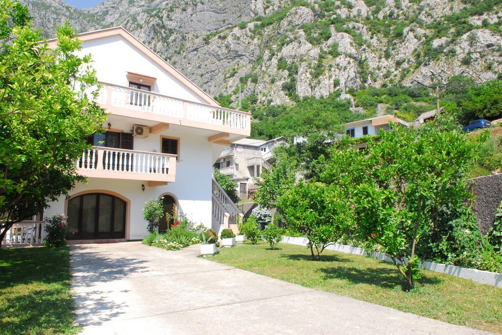 Apartments Blue Lagoon Kotor Exteriör bild